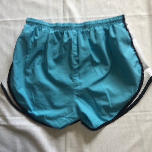 Nike shorts size medium - Picture 5 of 8
